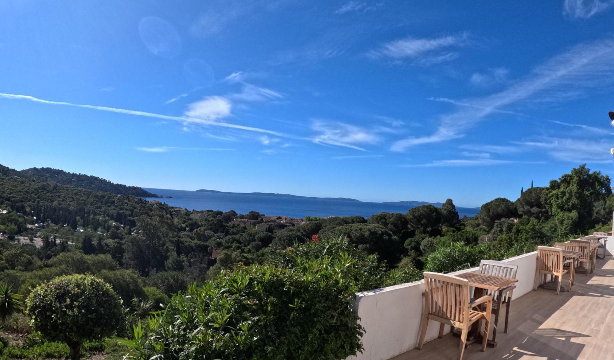 Azur Hotel Le Lavandou Buitenkant foto
