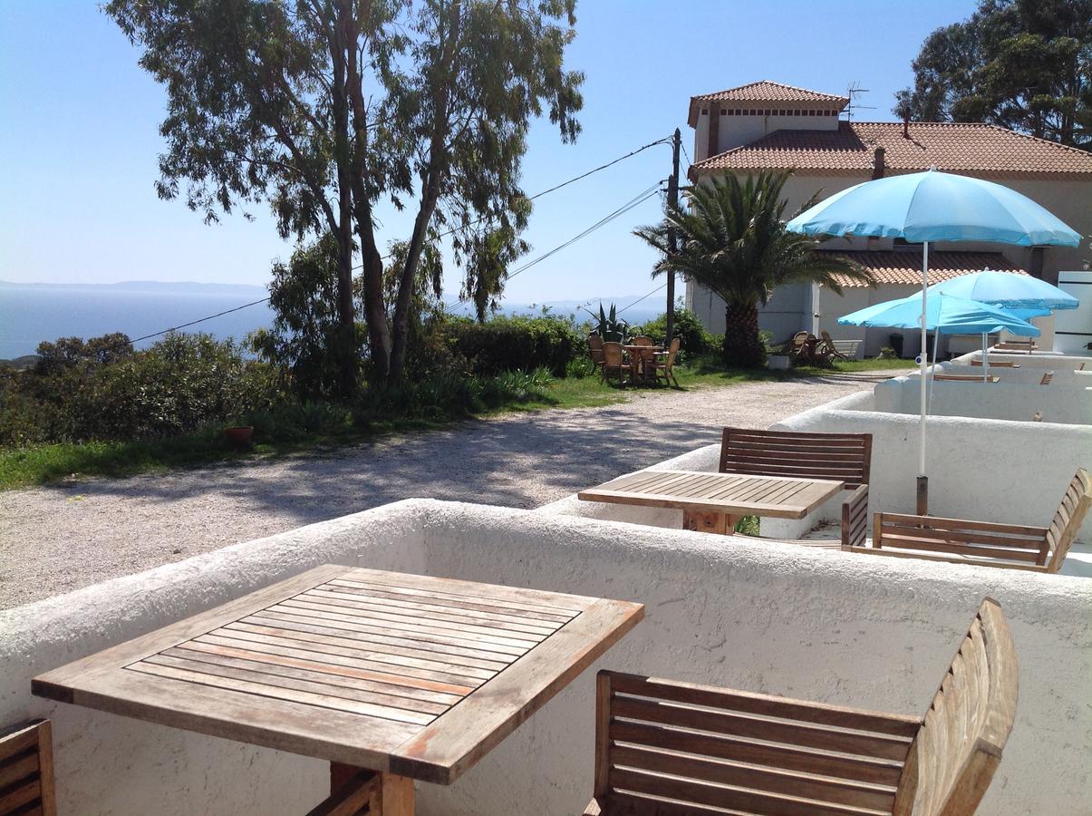 Azur Hotel Le Lavandou Buitenkant foto