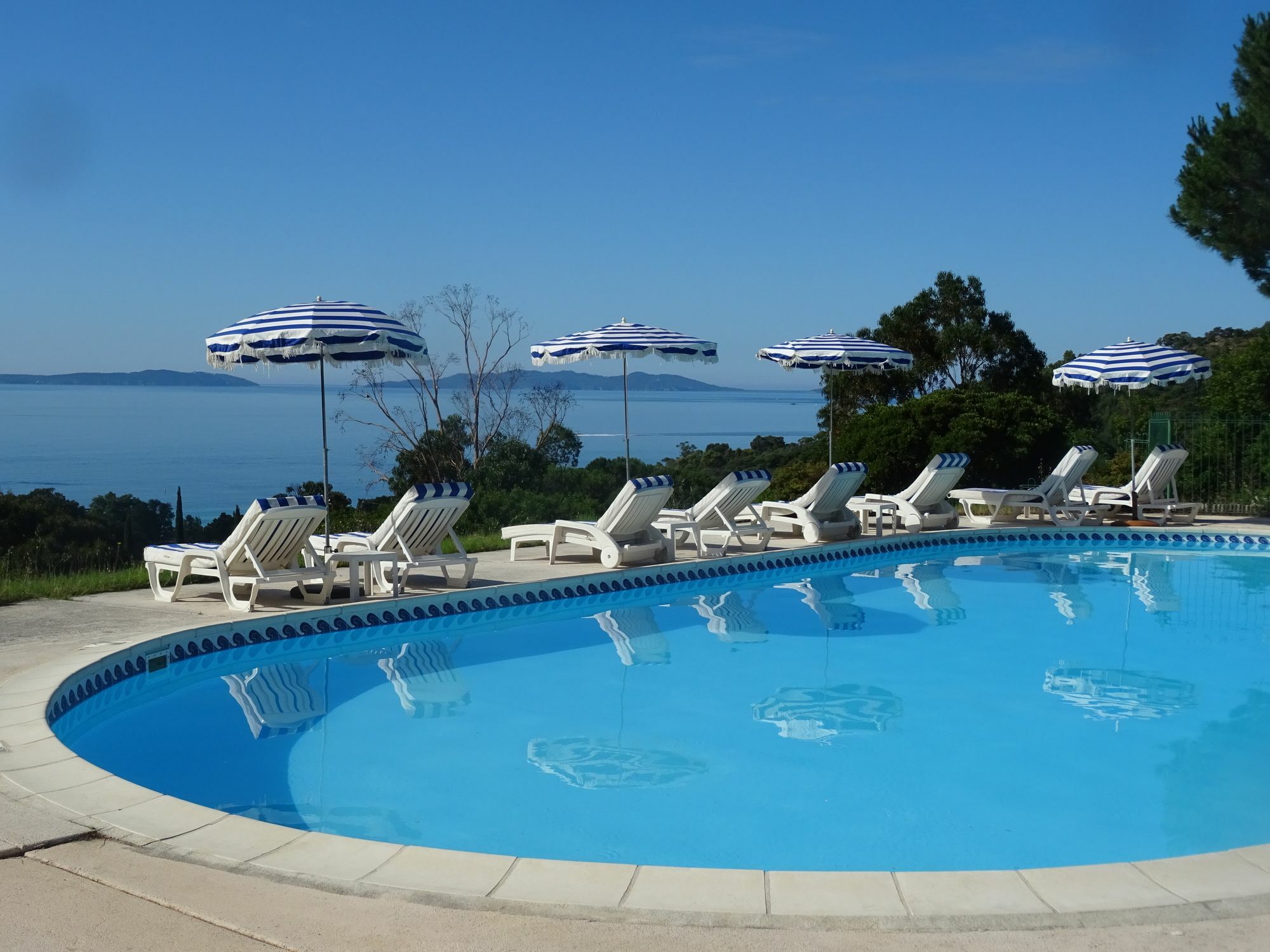 Azur Hotel Le Lavandou Buitenkant foto